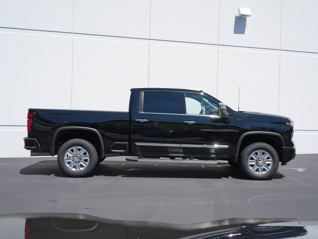 Certified 2025 Chevrolet Silverado 3500 High Country w/ High Country Premium Package AWD/4WD image 2