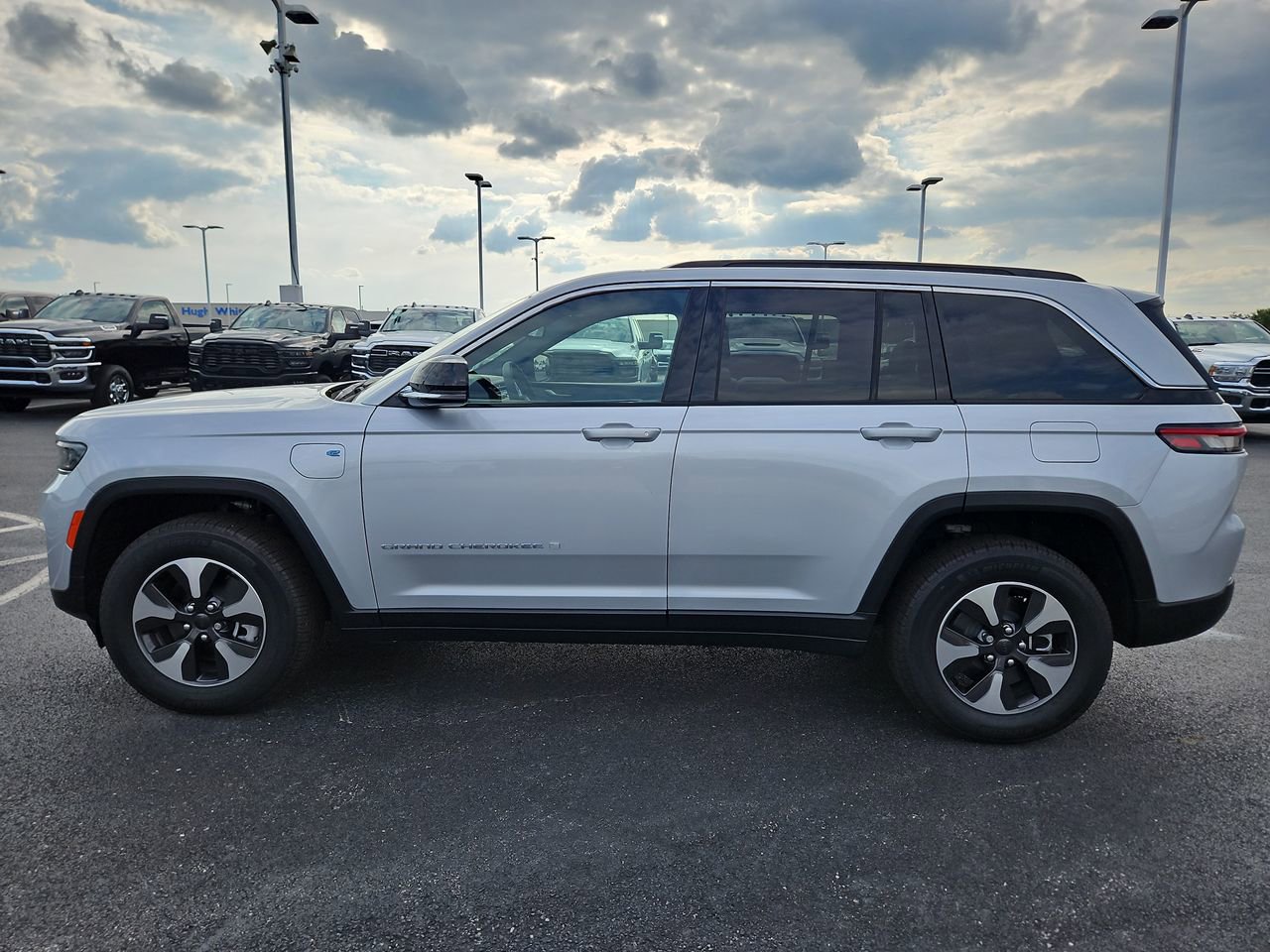 New 2024 Jeep Grand Cherokee Limited 4xe image 4