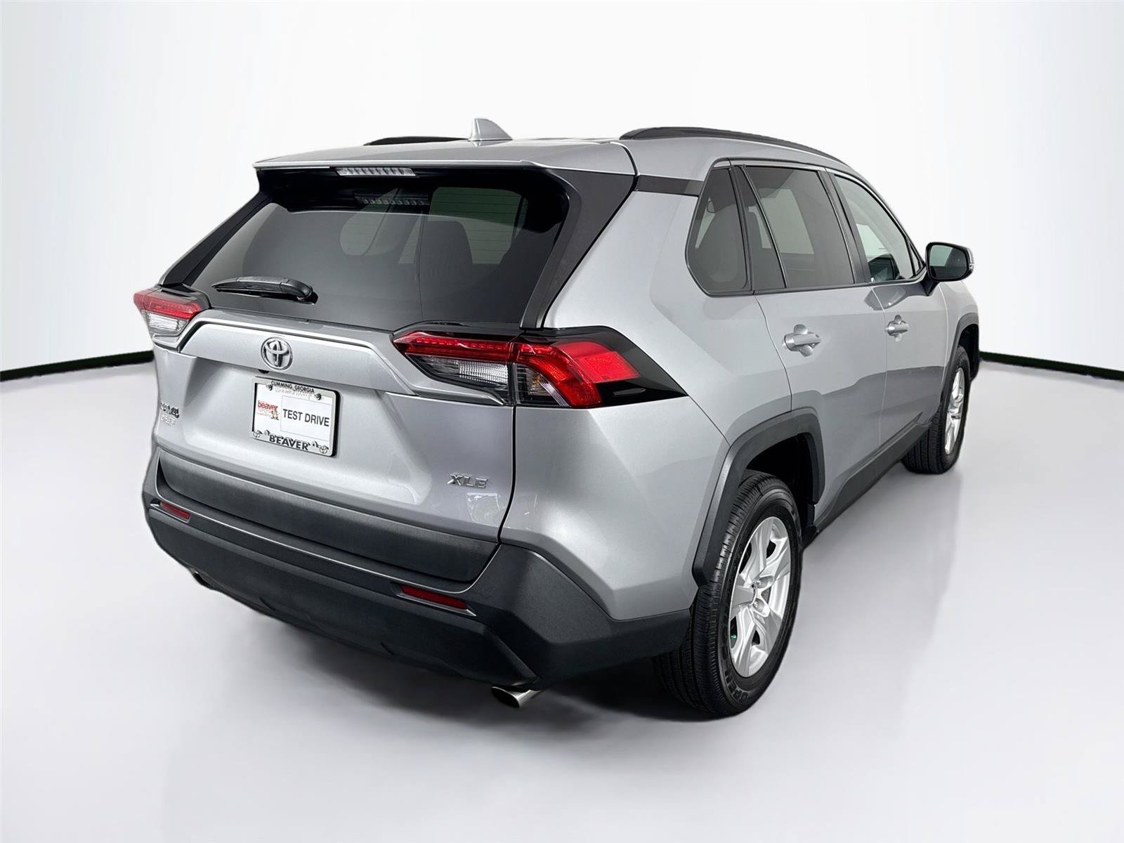 Used 2021 Toyota RAV4 XLE FWD image 2