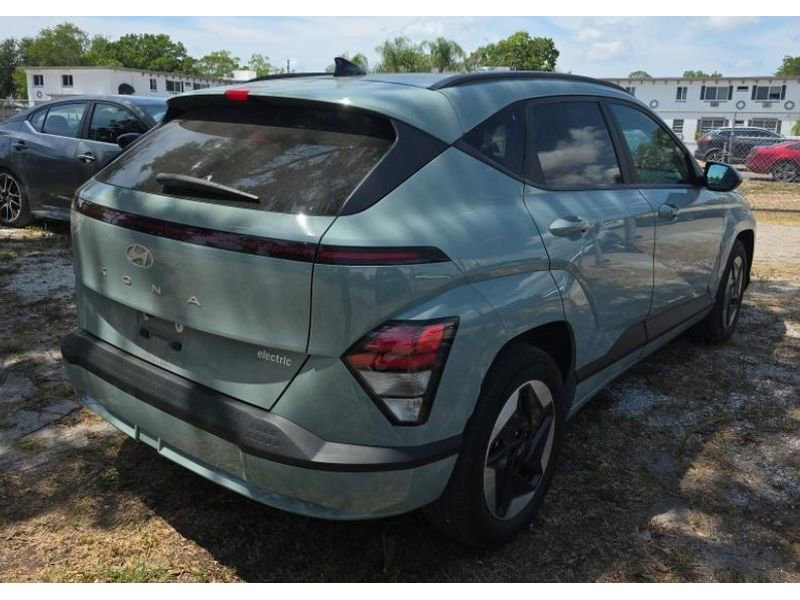 Used 2024 Hyundai Kona SEL FWD image 2