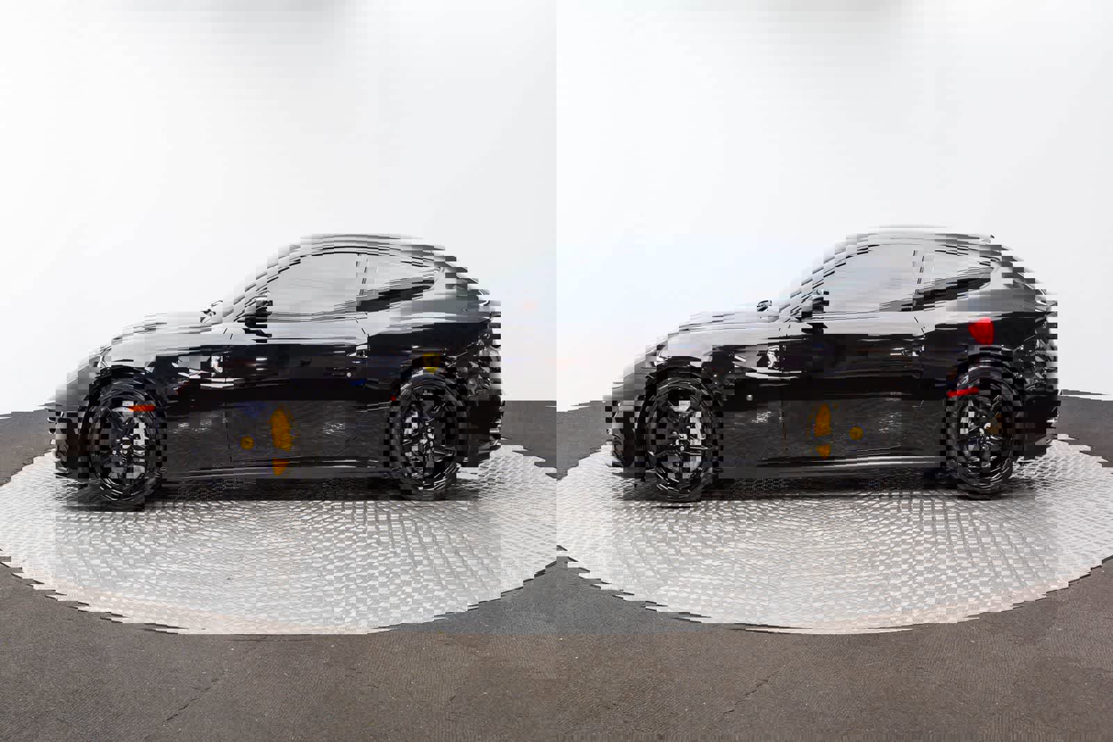 Used 2015 Ferrari FF image 3