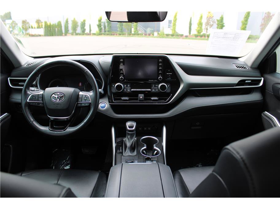 Used 2021 Toyota Highlander XLE AWD/4WD image 10