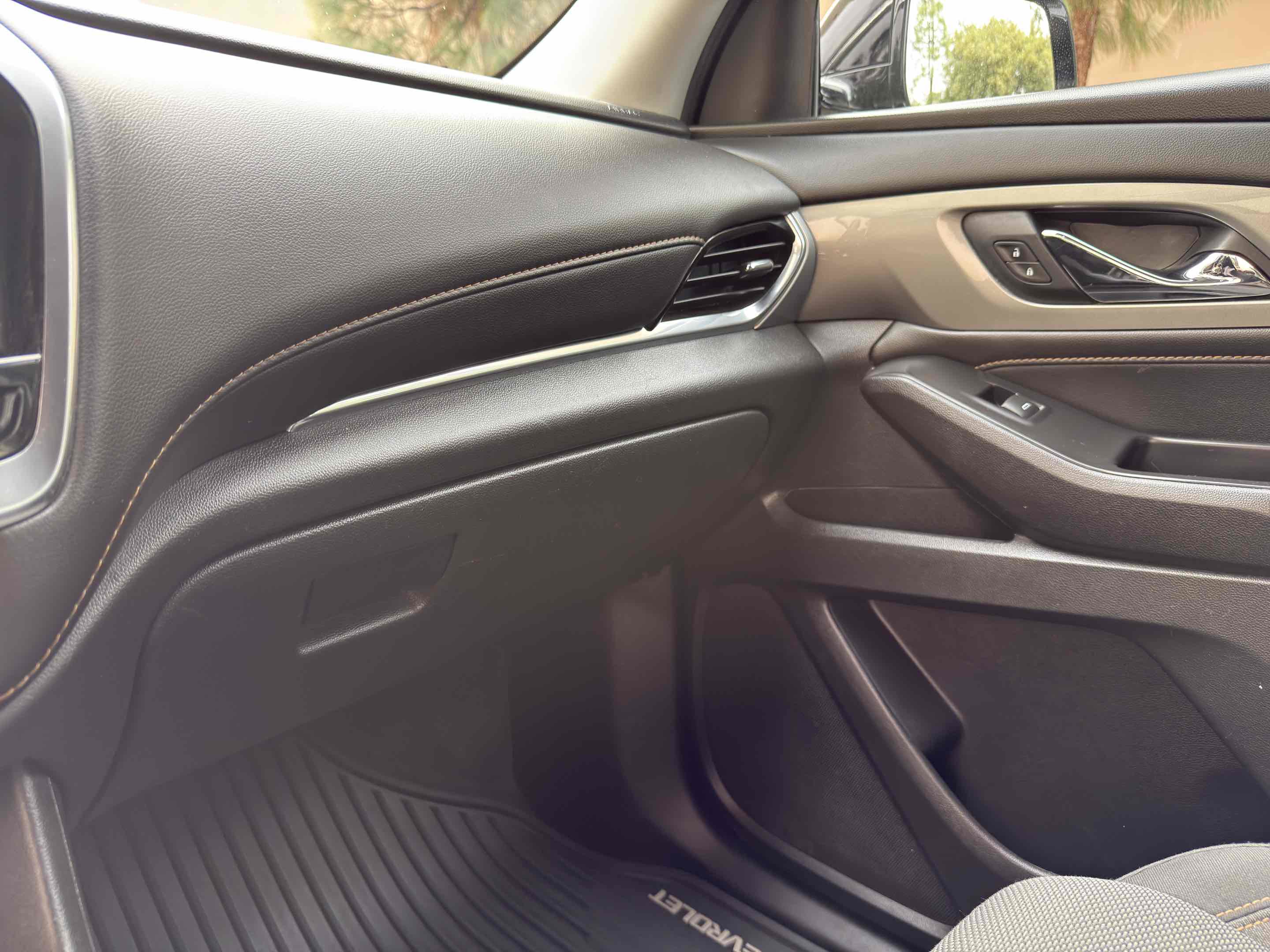 Used 2020 Chevrolet Traverse LS image 47