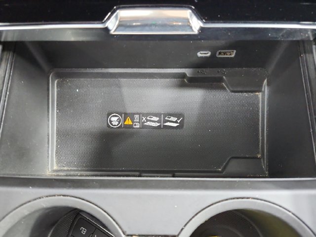Used 2025 GMC Yukon Denali RWD image 32