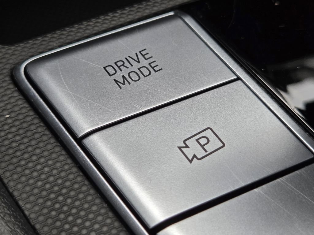 Used 2025 Hyundai Elantra SEL FWD image 14