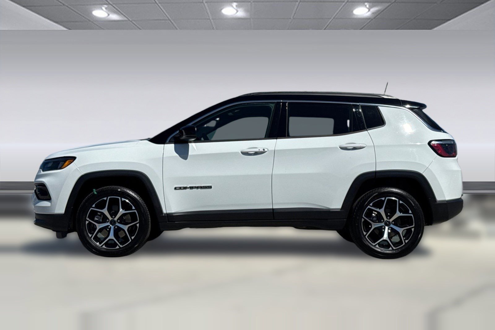 Used 2025 Jeep Compass Limited AWD/4WD image 2