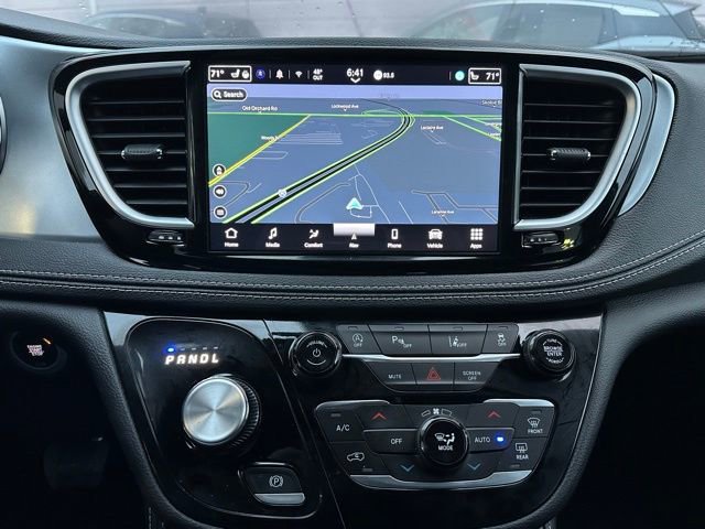 Used 2026 Chrysler Pacifica Limited image 14