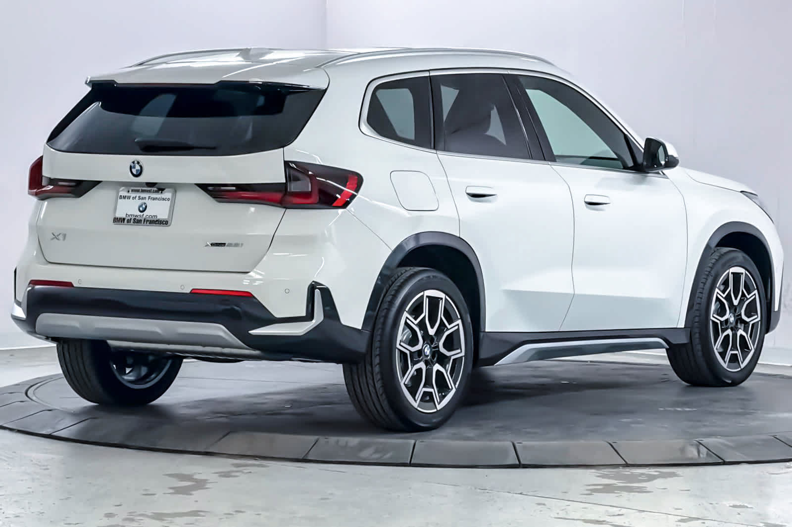 New 2026 BMW X1 xDrive28i w/ Technology Package AWD/4WD image 2