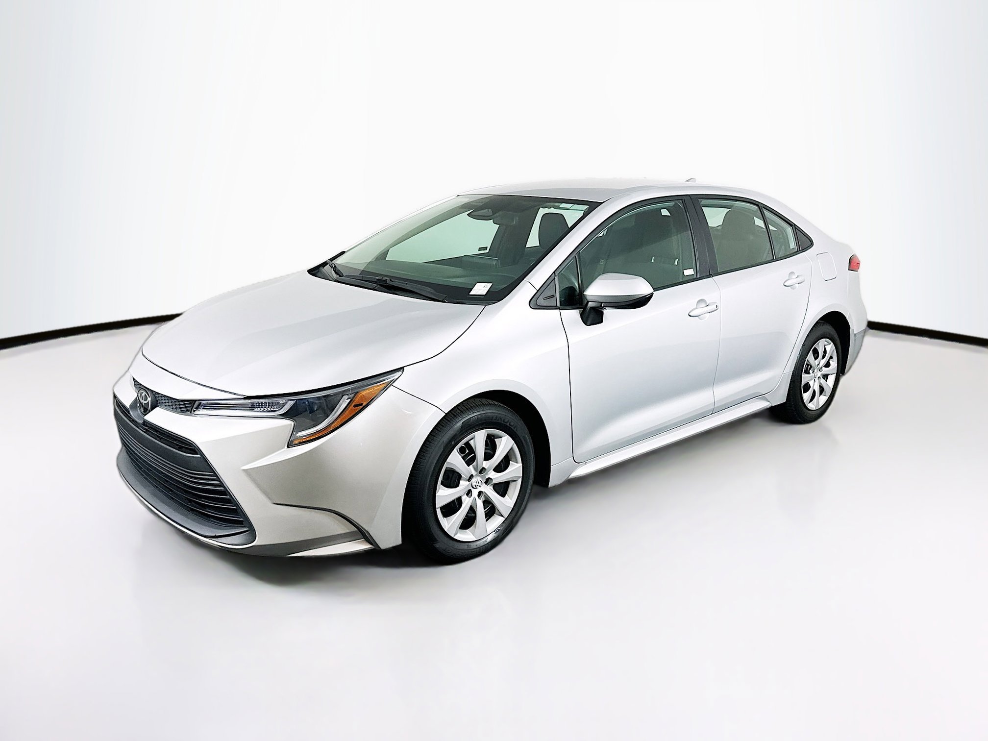 Used 2024 Toyota Corolla LE image 3