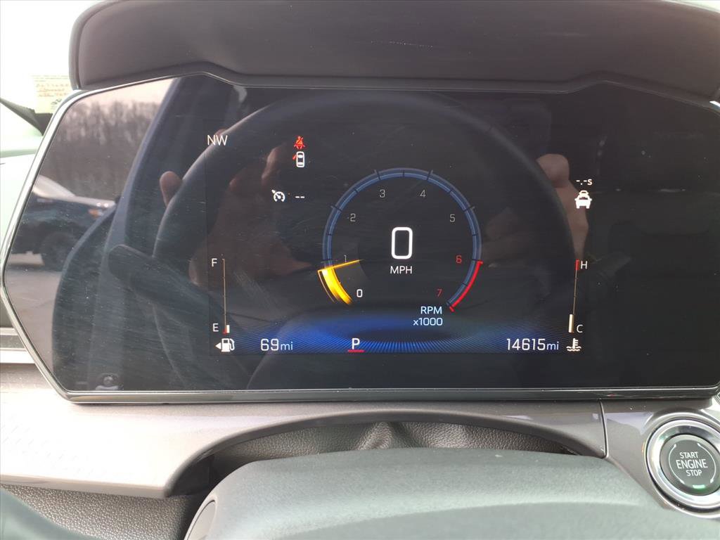 Used 2025 Chevrolet Trax ACTIV w/ Sunroof Package image 14