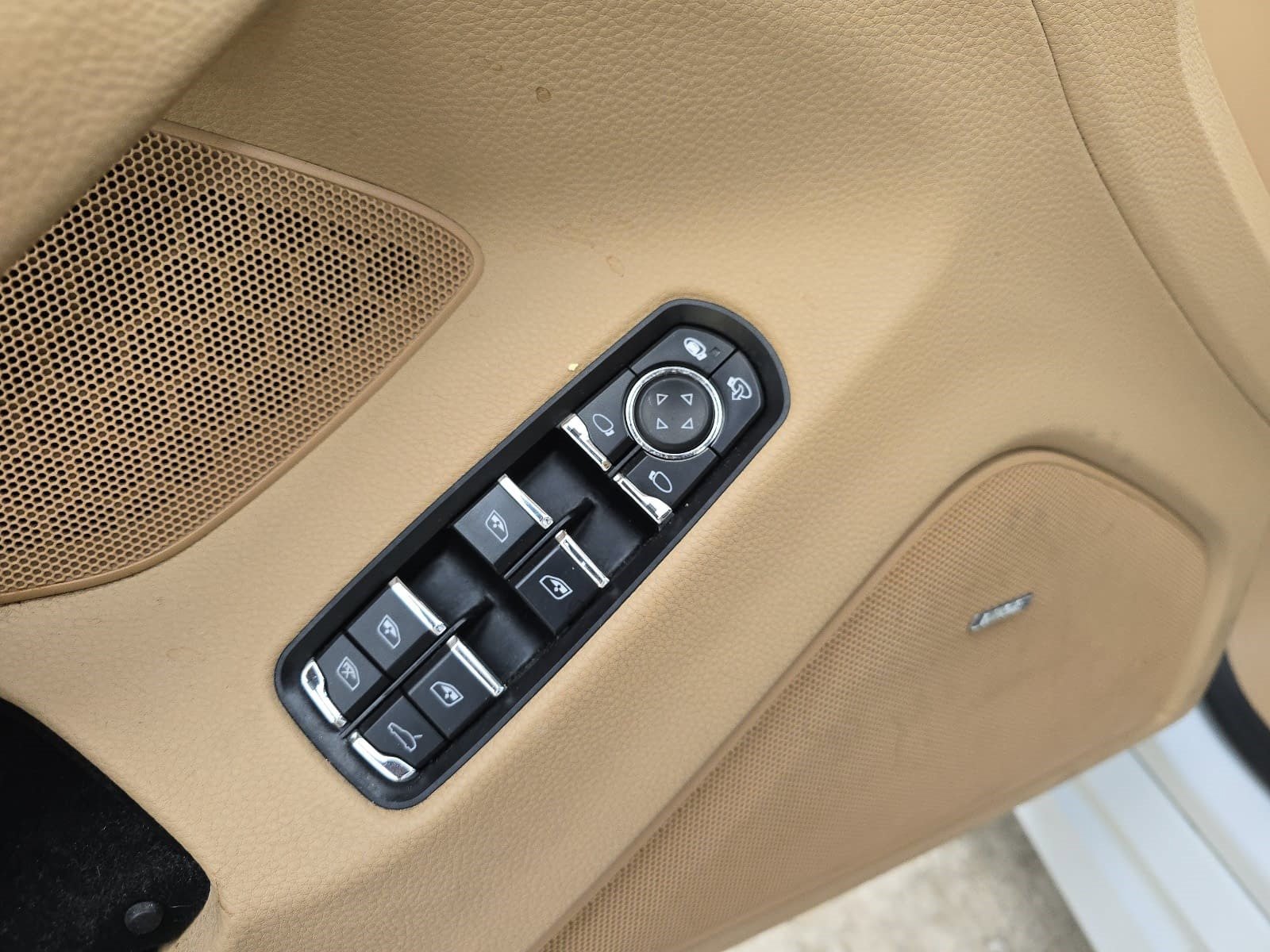 Used 2015 Porsche Panamera RWD image 20