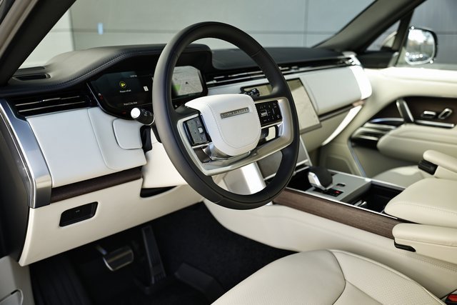 New 2025 Land Rover Range Rover SE image 24