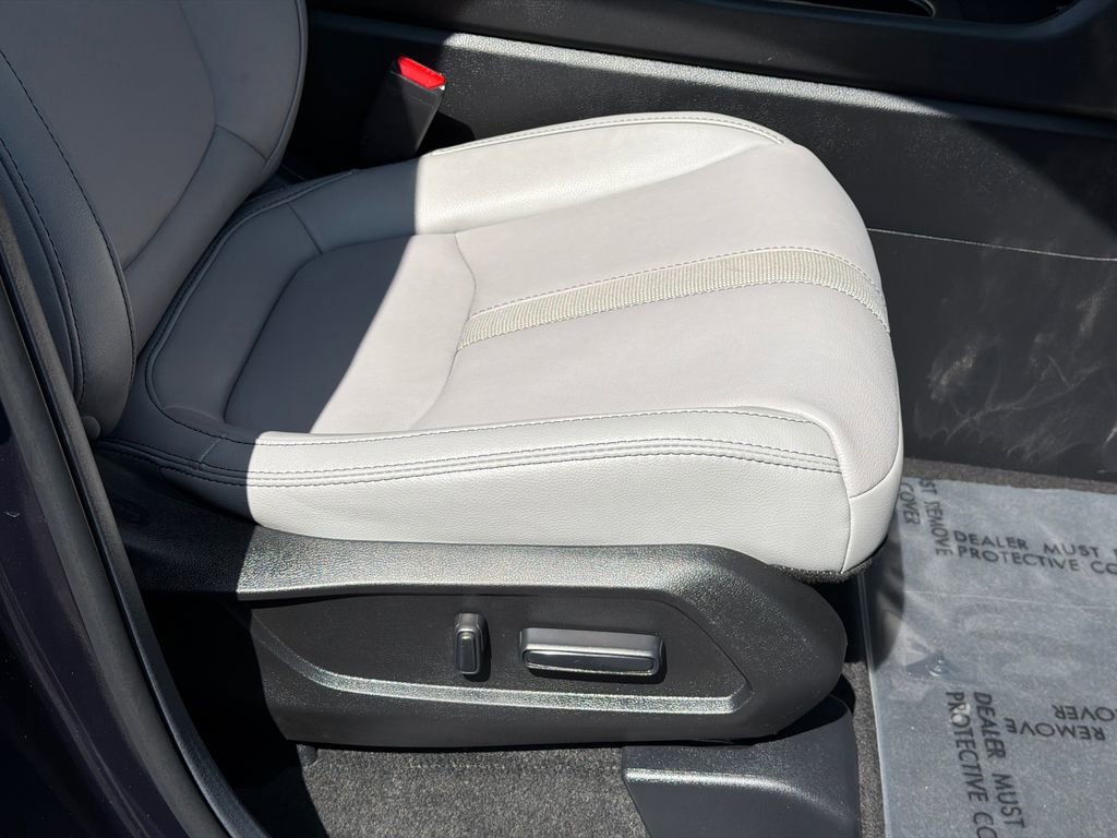 Certified 2025 Honda Pilot Touring image 12