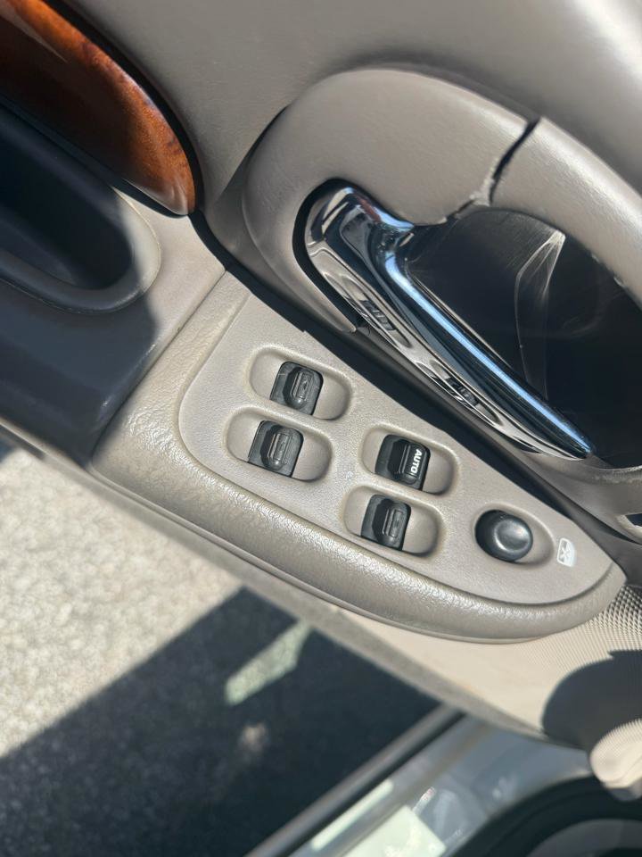 Used 2003 Chrysler 300M FWD image 12