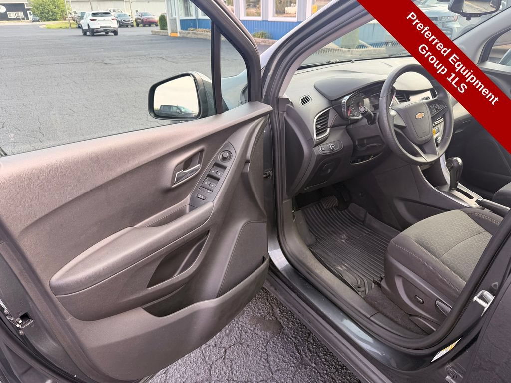 Used 2020 Chevrolet Trax LS FWD image 12
