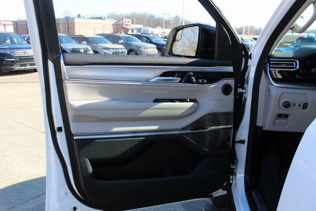 Used 2023 Jeep Grand Wagoneer L Series II w/ Premium Group II image 10