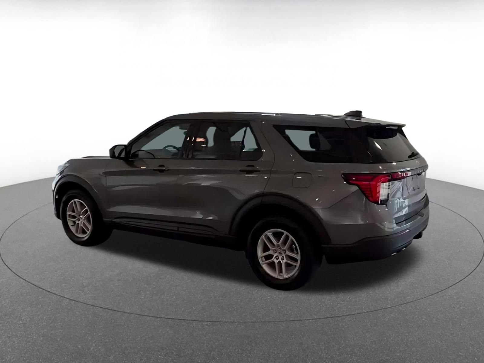 Used 2026 Ford Explorer Active AWD/4WD image 9