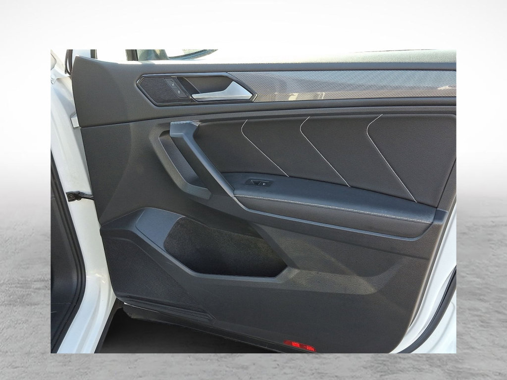 Used 2023 Volkswagen Tiguan SE image 10
