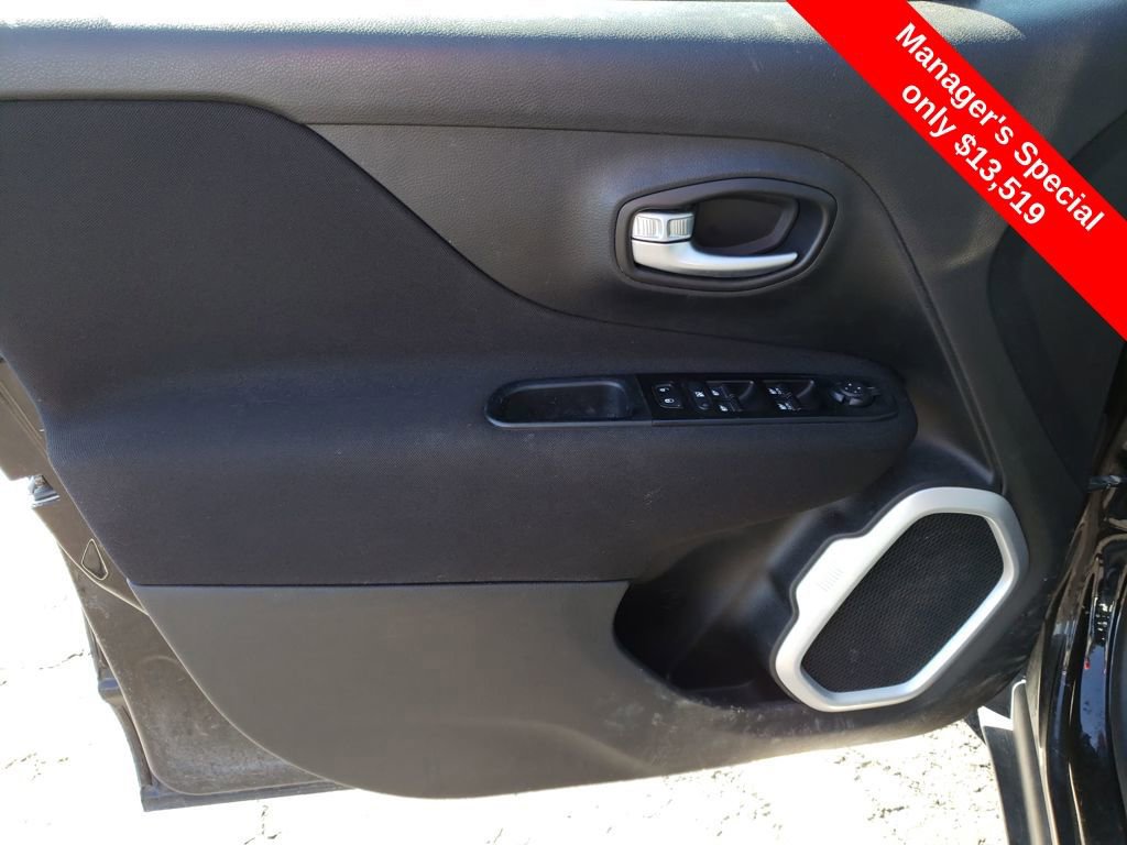 Used 2019 Jeep Renegade Latitude w/ Cold Weather Group AWD/4WD image 10