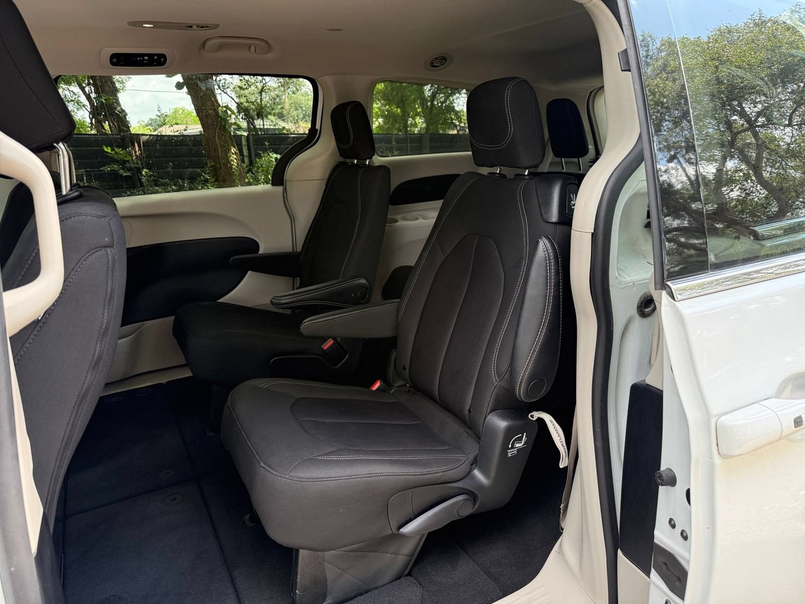 Used 2023 Chrysler Voyager LX FWD image 39