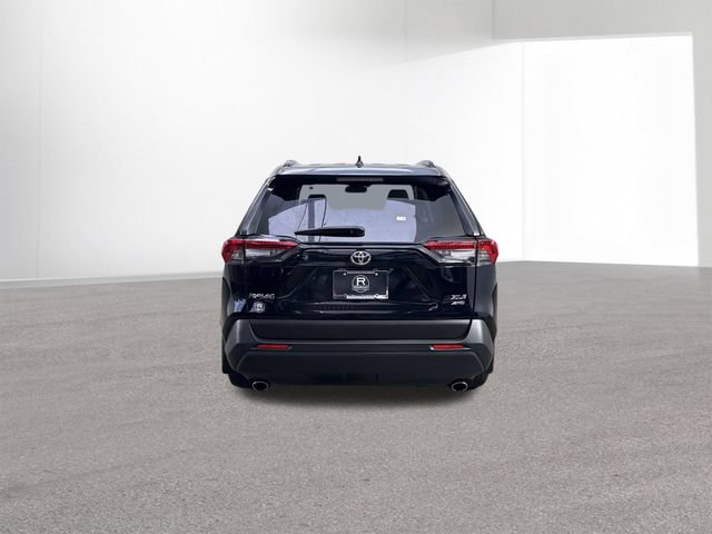 Used 2019 Toyota RAV4 XLE Premium w/ Cold Weather Package AWD/4WD image 32