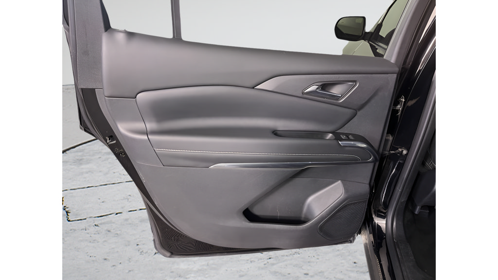Used 2024 Chevrolet Traverse LT AWD/4WD image 11
