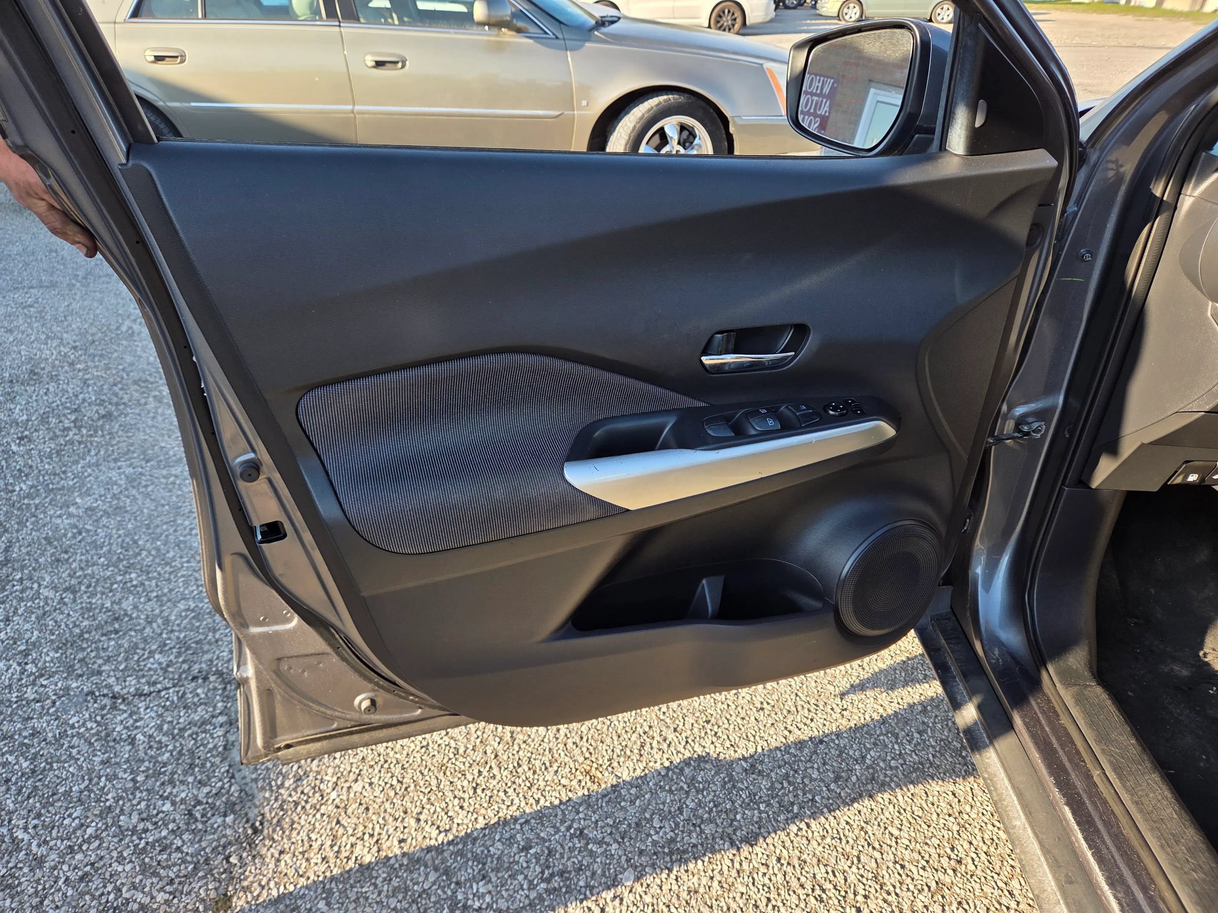 Used 2019 Nissan Kicks SV FWD image 16