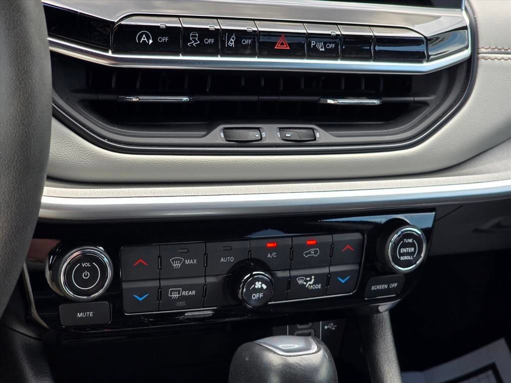 Used 2025 Jeep Compass Limited AWD/4WD image 17