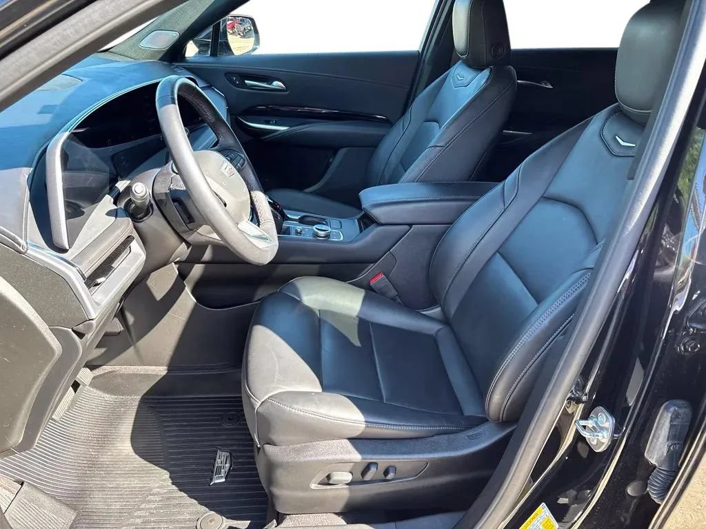 Used 2024 Cadillac XT4 Luxury w/ Cold Weather Package AWD/4WD image 24