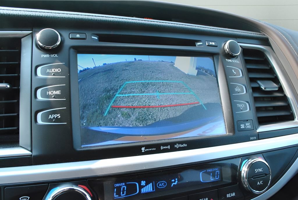 Used 2017 Toyota Highlander XLE AWD/4WD image 23