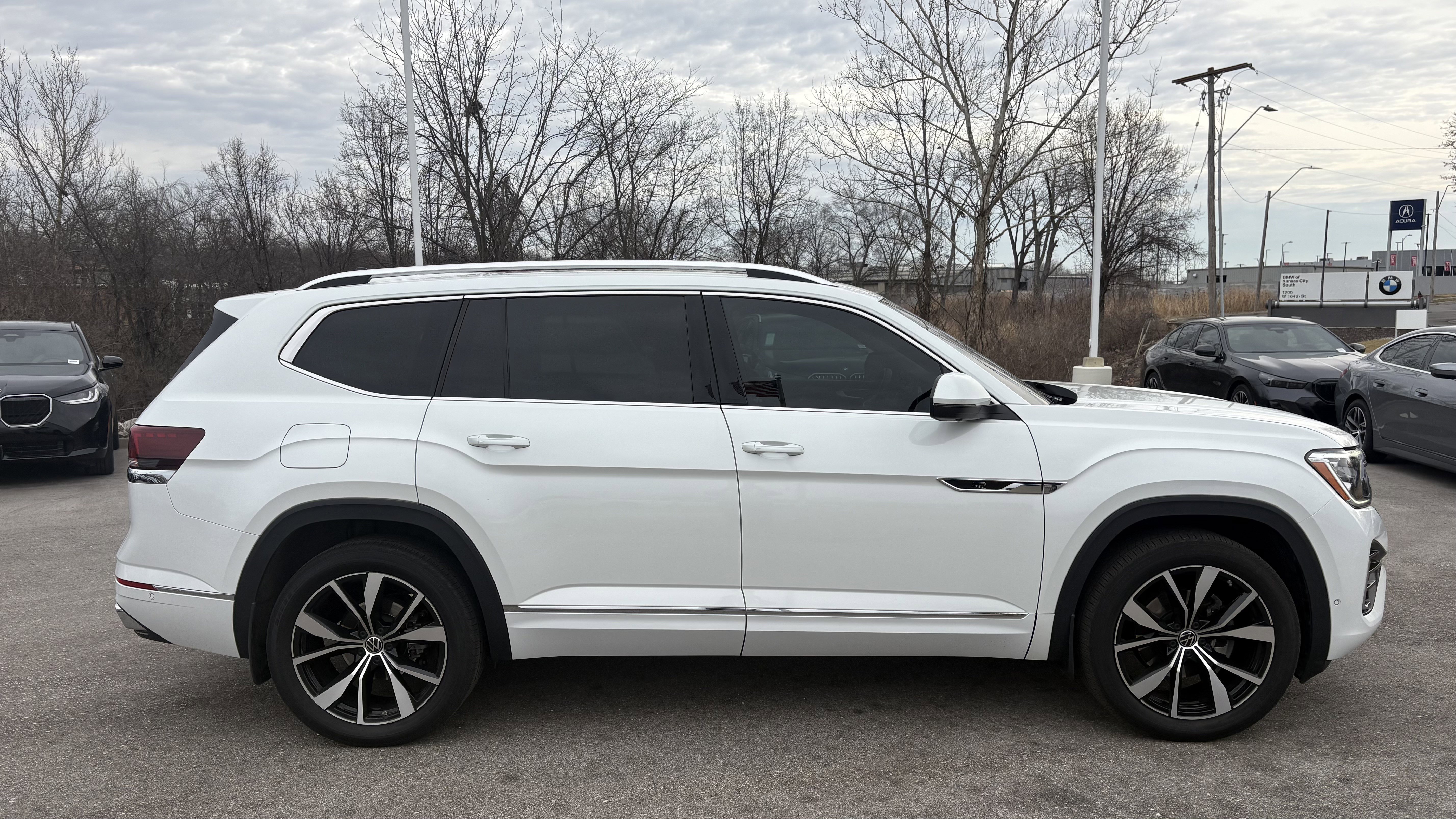 Used 2024 Volkswagen Atlas SEL Premium R-Line AWD/4WD image 8