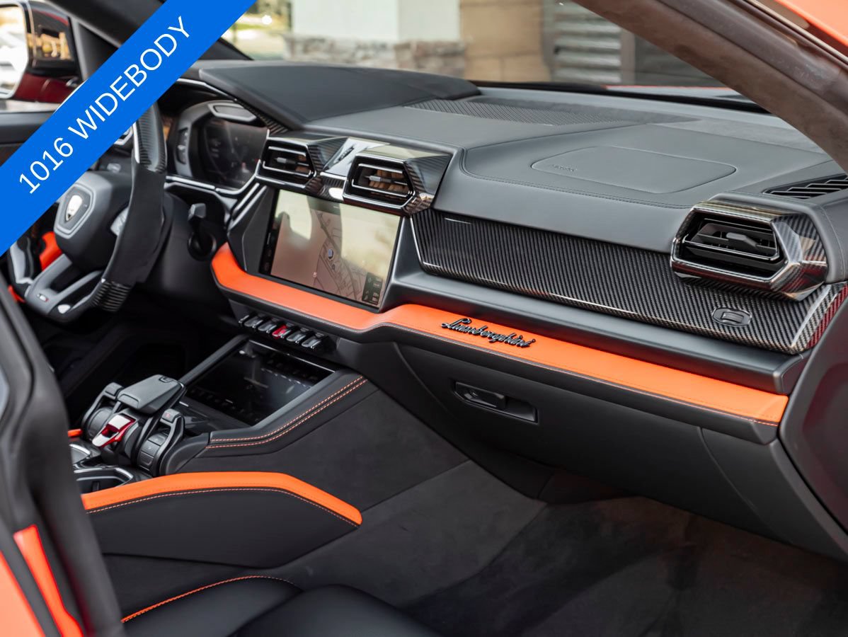 Used 2025 Lamborghini Urus SE AWD/4WD image 33