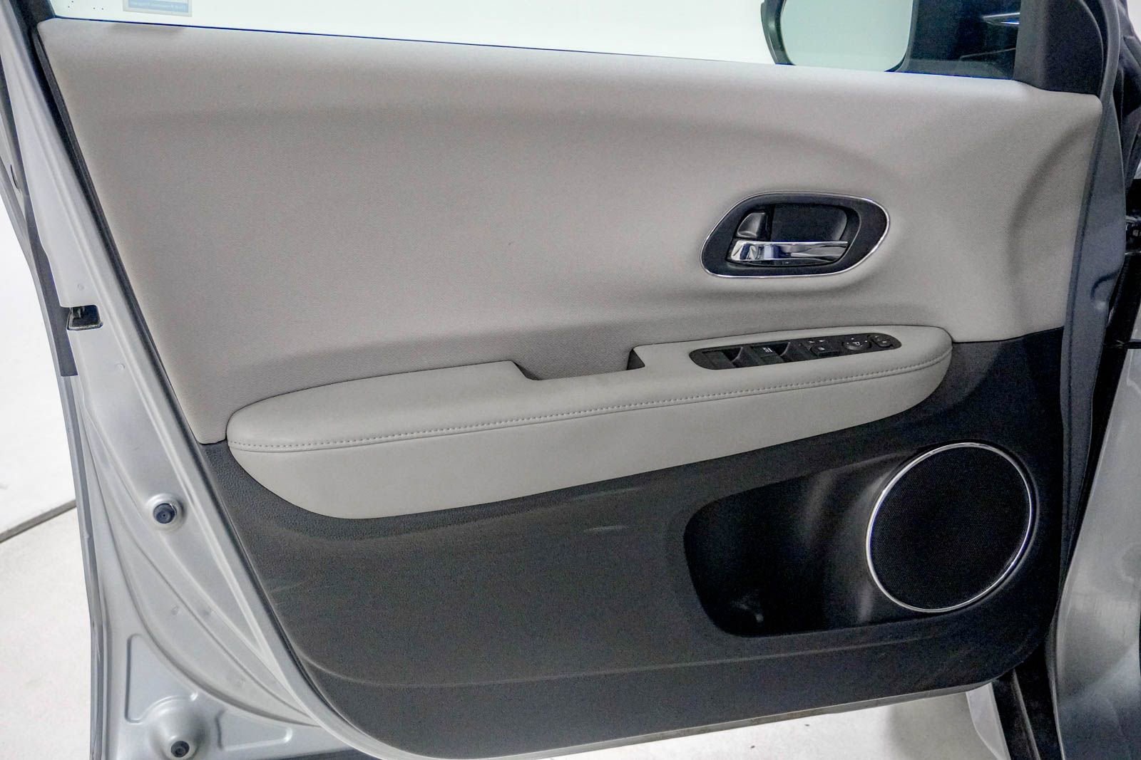 Used 2017 Honda HR-V EX image 16