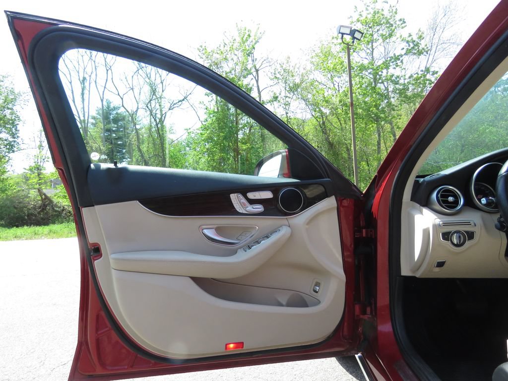 Used 2018 Mercedes-Benz C 300 4MATIC Sedan image 9