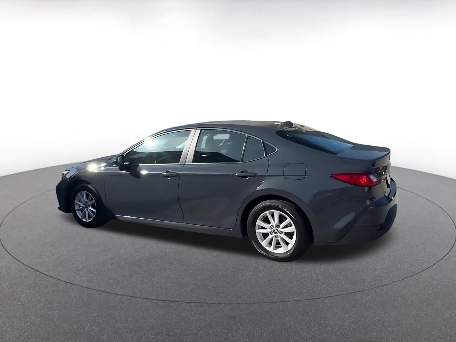 Used 2025 Toyota Camry LE image 10