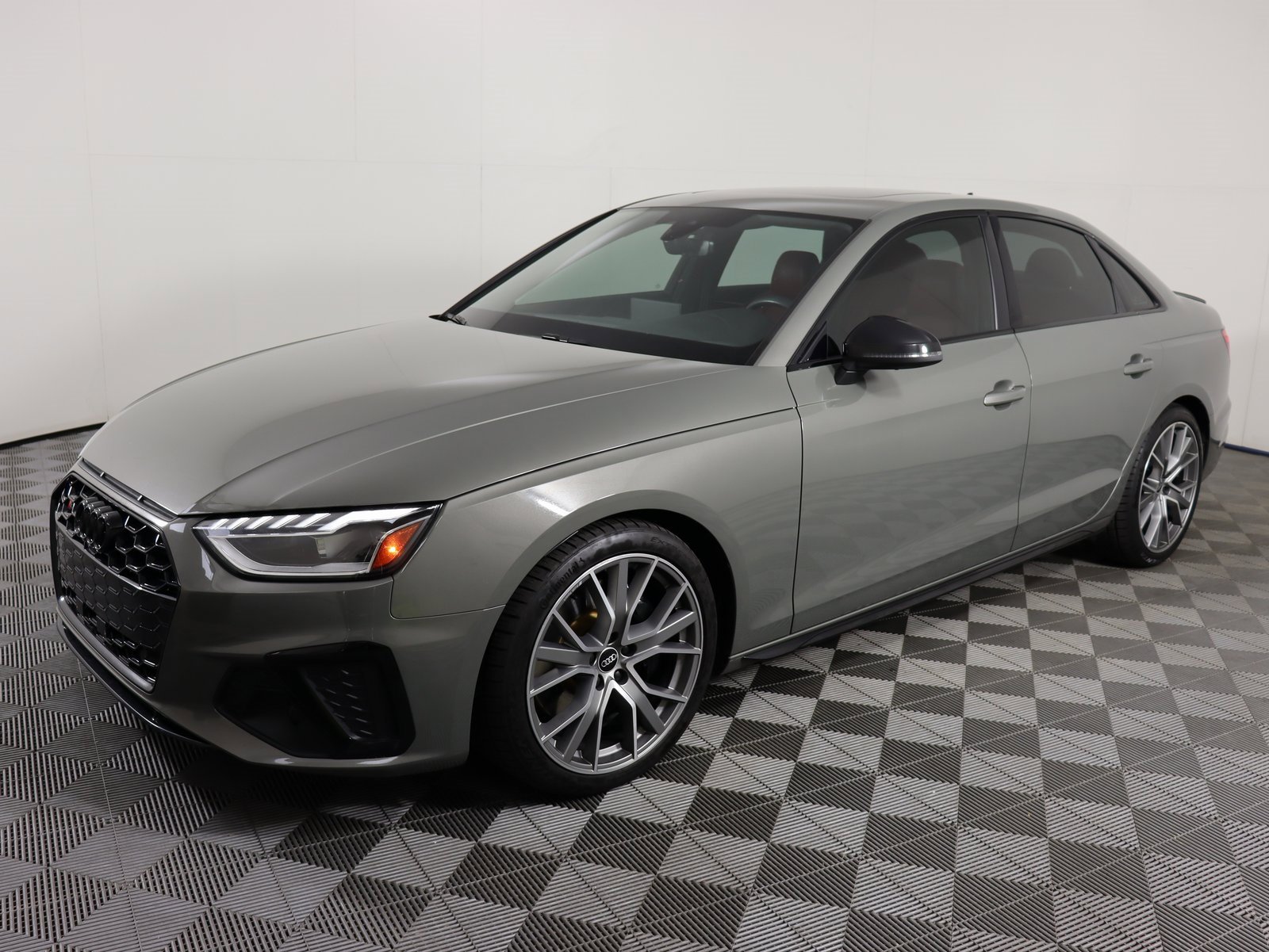 Used 2023 Audi S4 Premium Plus w/ Premium Plus Package image 4