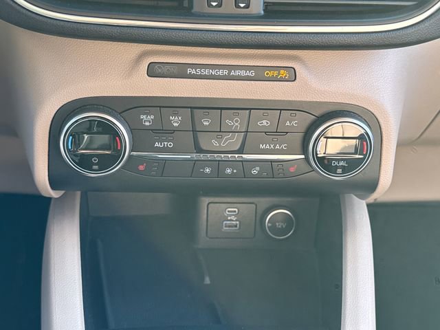 Used 2020 Ford Escape Titanium image 32