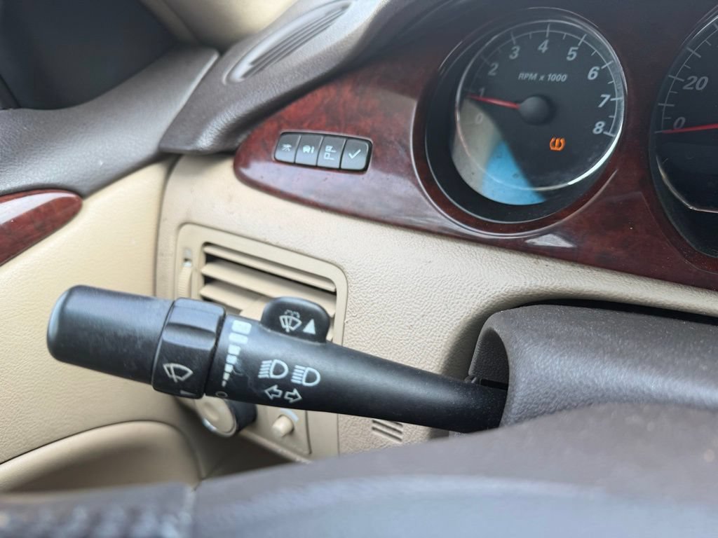 Used 2007 Buick Lucerne CXL FWD image 30