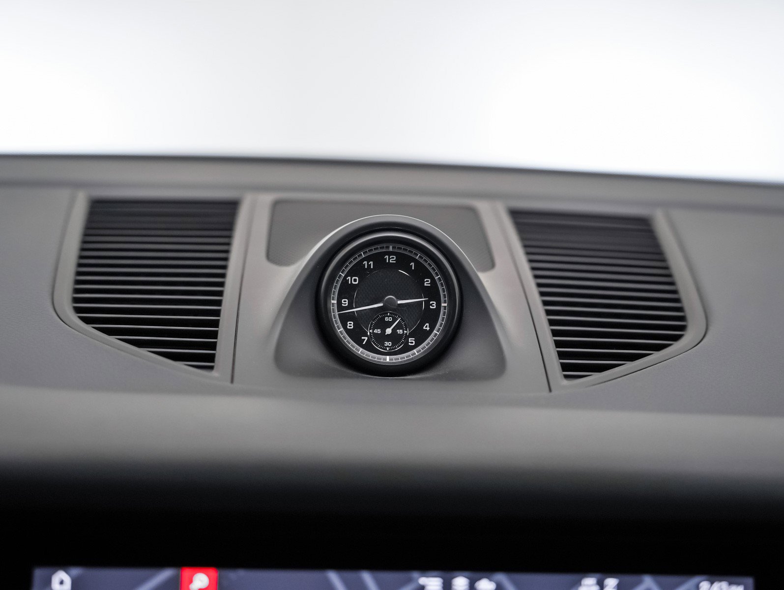 Certified 2025 Porsche Macan image 21