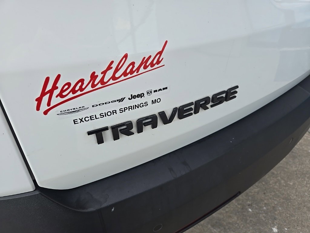 Used 2022 Chevrolet Traverse RS image 19