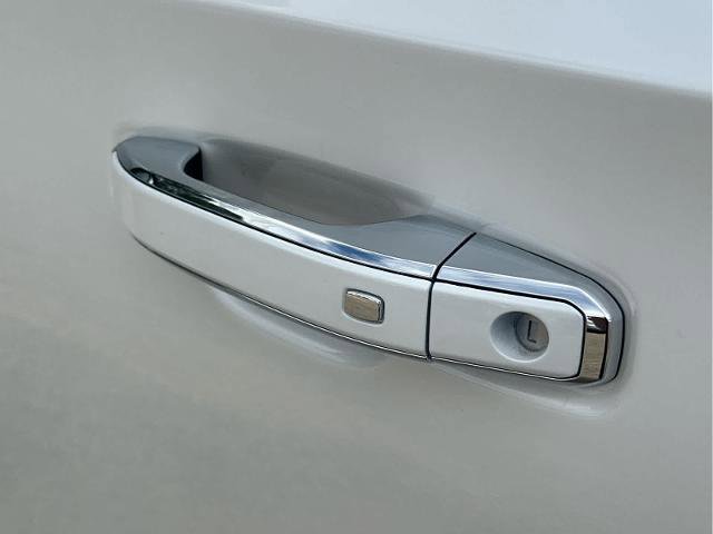 New 2025 Chevrolet Suburban Premier image 16