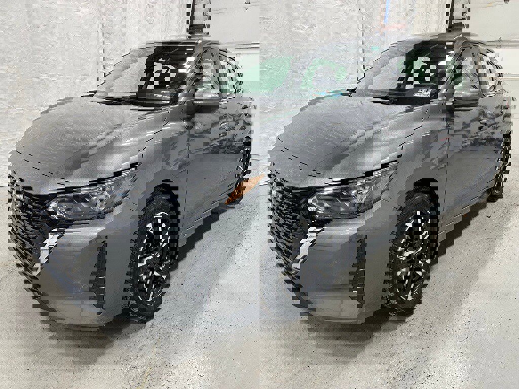 Used 2025 Nissan Sentra SV image 3