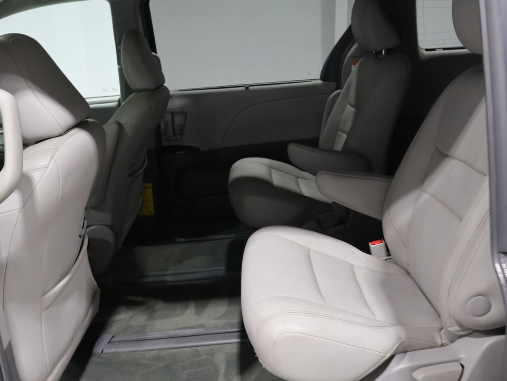 Used 2015 Toyota Sienna XLE AWD/4WD image 18