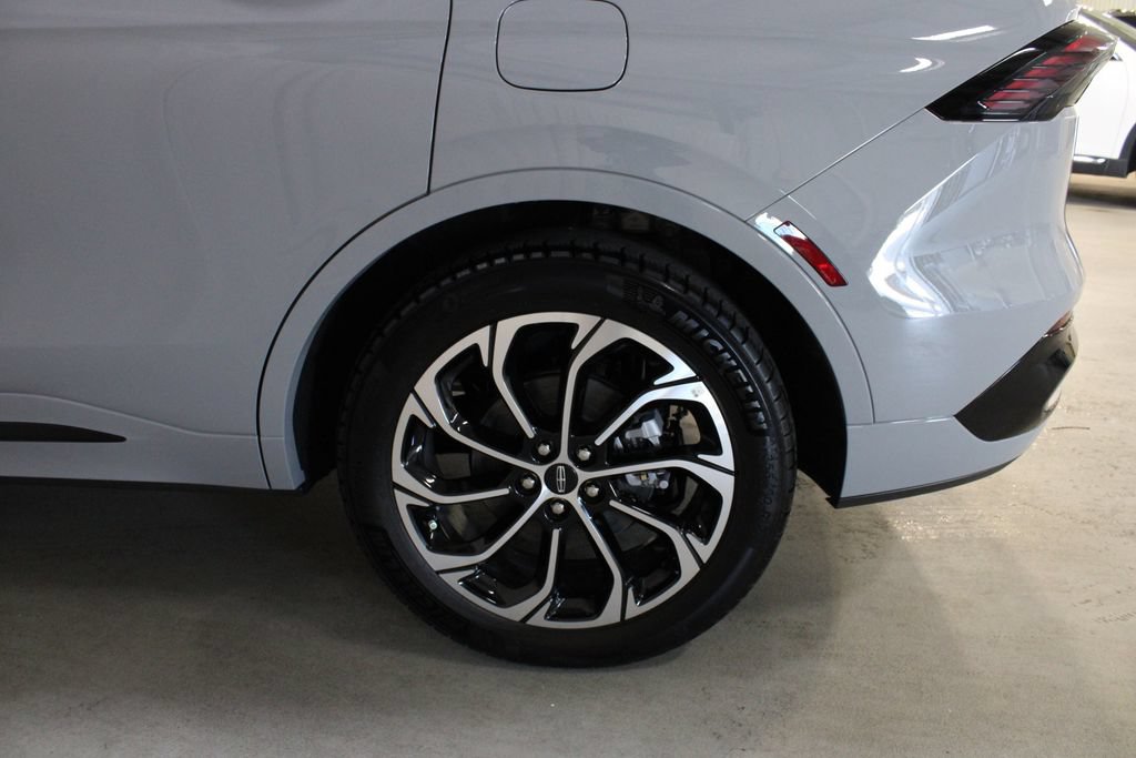 New 2026 Lincoln Nautilus Reserve AWD/4WD image 30