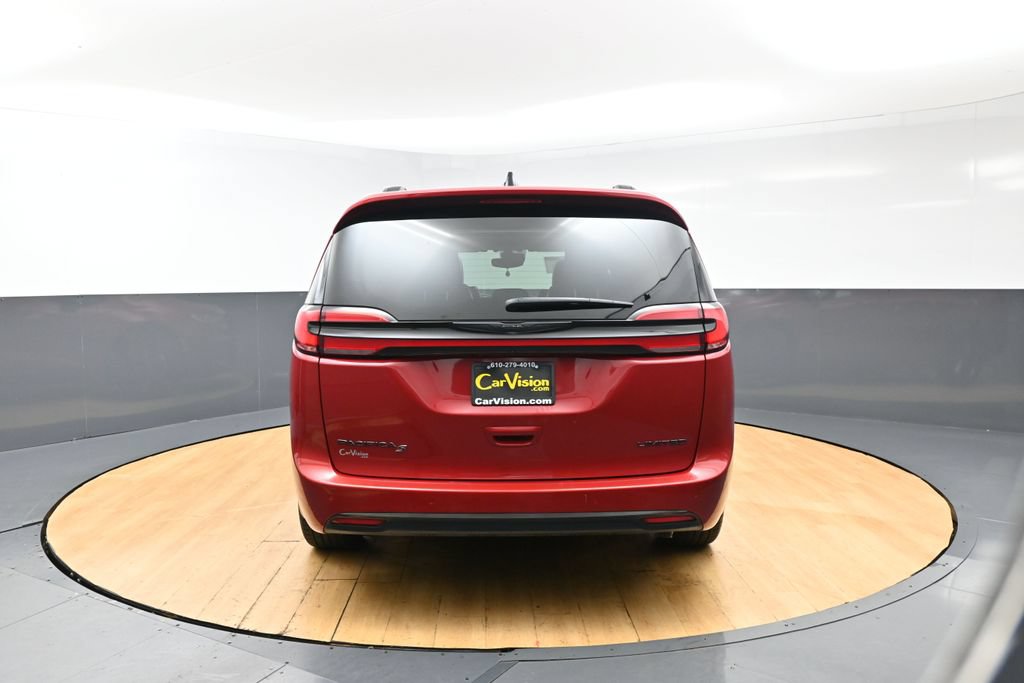 Used 2025 Chrysler Pacifica Limited FWD image 6