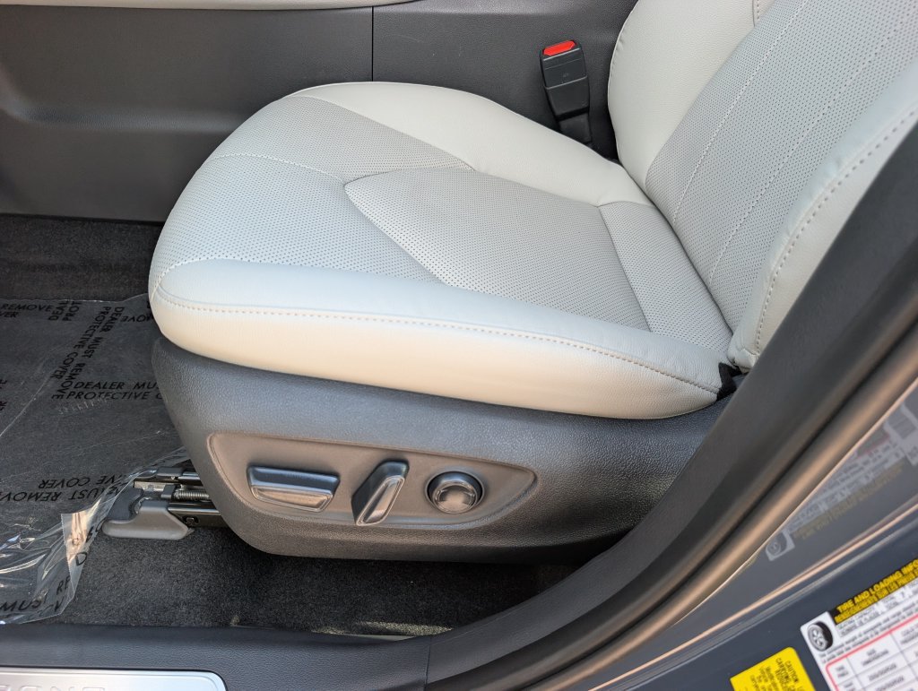 Used 2025 Toyota Grand Highlander AWD image 22