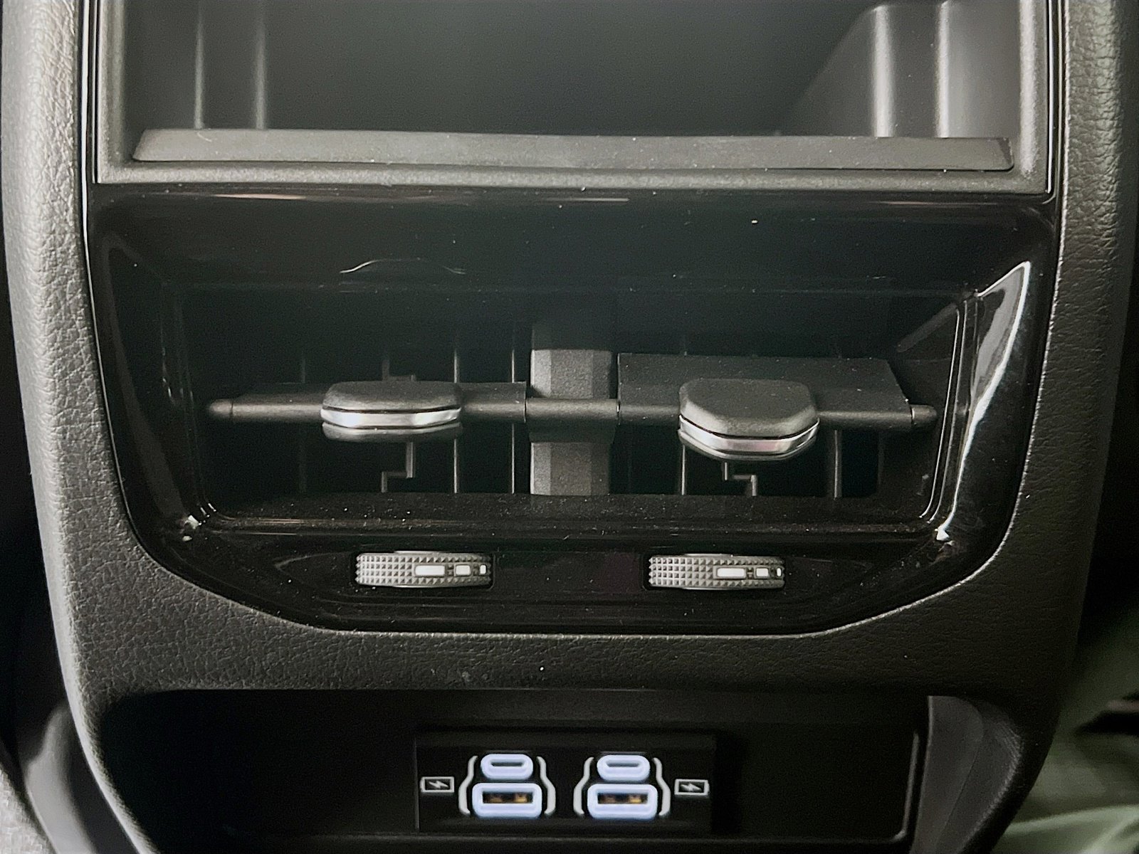Used 2025 Jeep Grand Cherokee Laredo X RWD image 18
