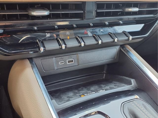 Certified 2025 GMC Canyon Denali image 9