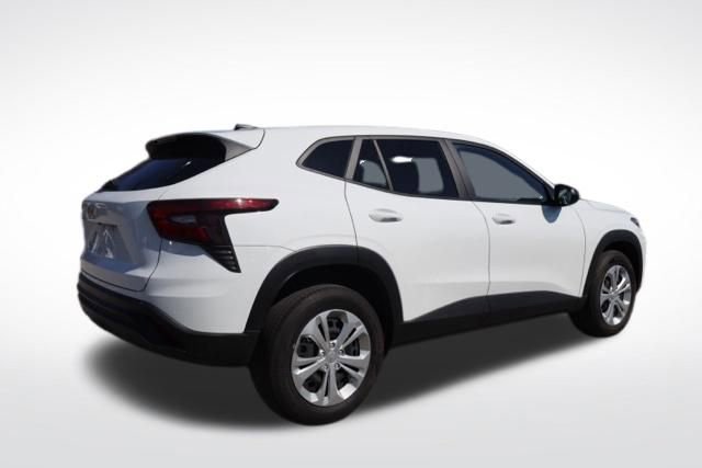 Certified 2025 Chevrolet Trax LS image 11