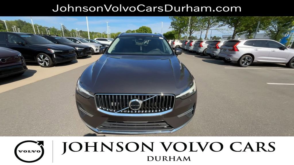 Used 2023 Volvo XC60 B5 Plus AWD/4WD image 3